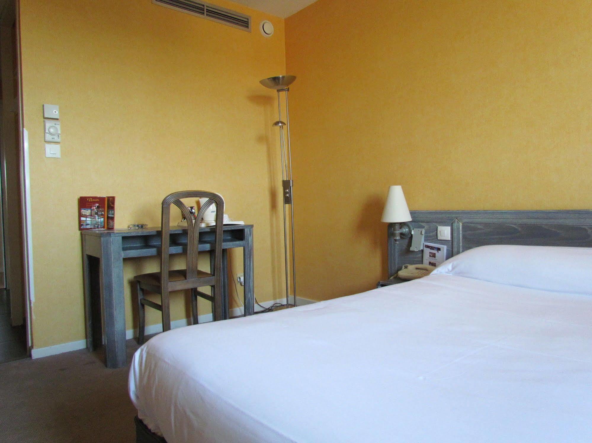 Hotel L'Hotan Portet-sur-Garonne Esterno foto